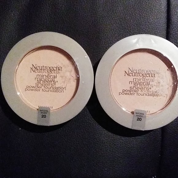 Powder foundation - Picture 3 of 5